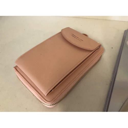 63 - New lady's purse