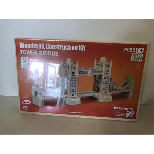 82 - New Tower Bridge construction kit