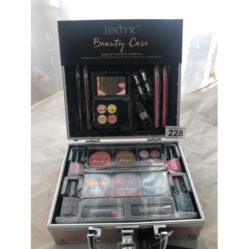 228 - technic beauty case with cosmetics