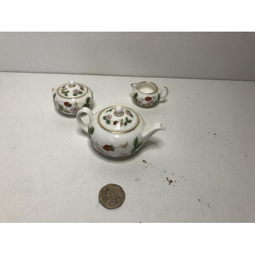 21 - Miniature Wedgewood set