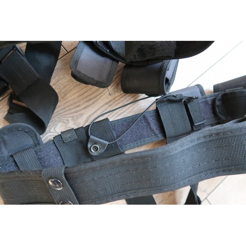 120 - 2x tactical belts with pouches