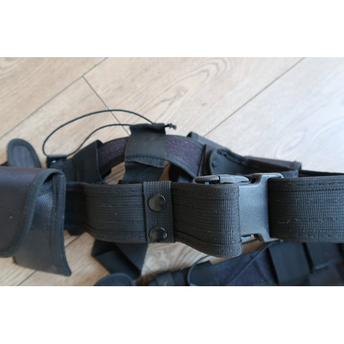 120 - 2x tactical belts with pouches