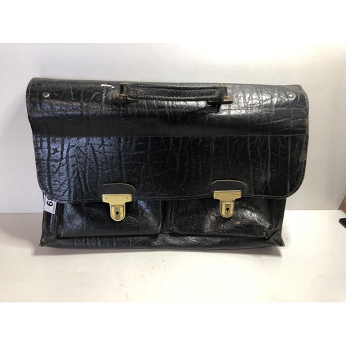 39 - Vintage leather bag