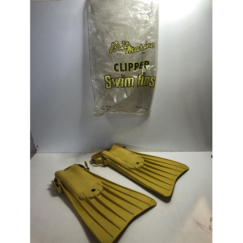 47 - Vintage 1960s swim fins