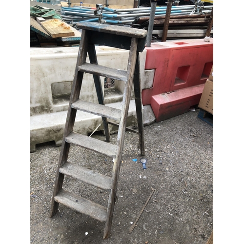 69 - Vintage wooden step ladders
PLEASE NOTE NOT POSTABLE