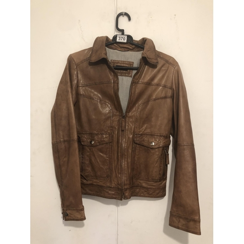 370 - Lady's Massimo Dutti jacket
Size 8