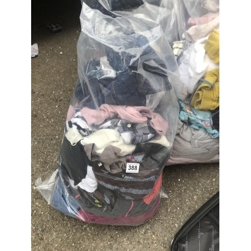 388 - Bag of clothing