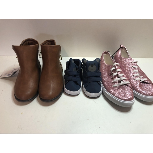 7 - X3 new pairs of kids shoes