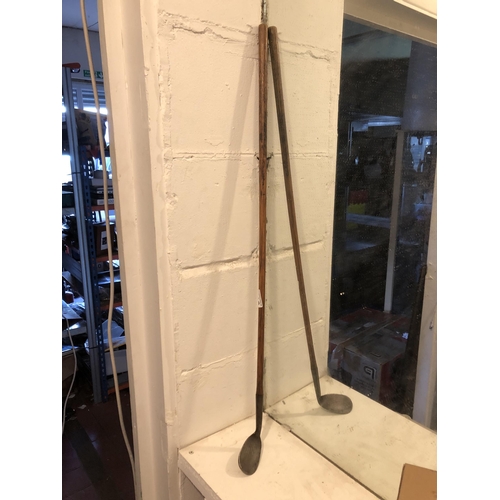 318 - Vintage wooden handled golf club