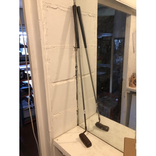 325 - Vintage metal handled golf club