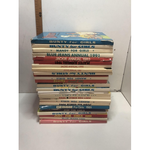 371 - Qty of vintage girls annuals