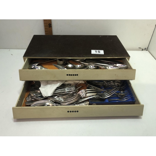 15 - Box of mixed cutlery