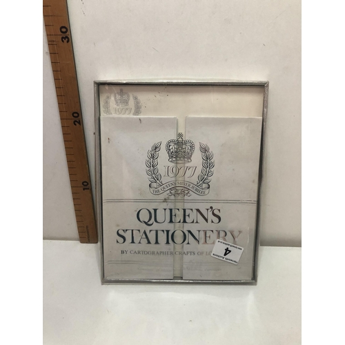 4 - Queens stationary