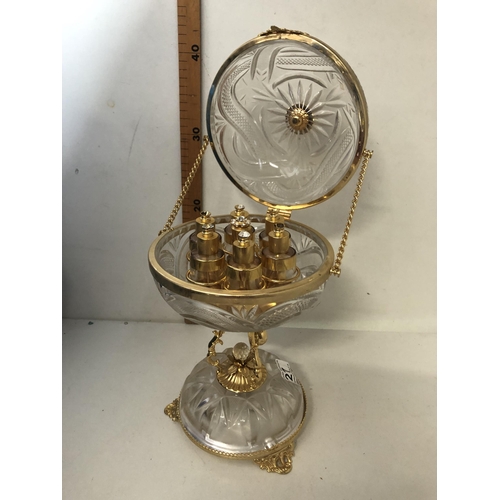 27 - Large glass perfume holder
PLEASE NOTE NOT POSTABLE