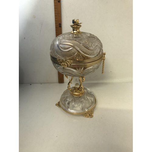 27 - Large glass perfume holder
PLEASE NOTE NOT POSTABLE