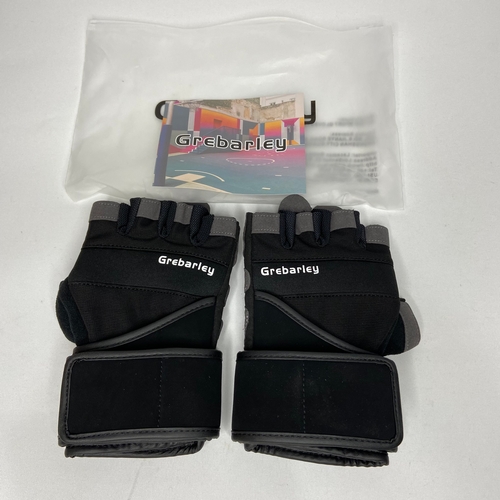 128 - Pair of sports gloves