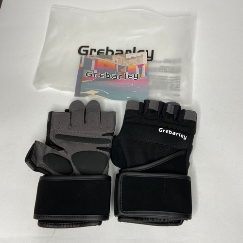 128 - Pair of sports gloves