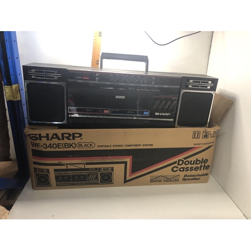 110 - Vintage sharp radio