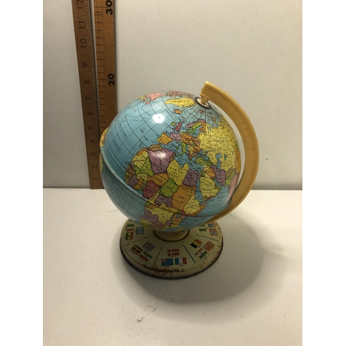 102 - Tin globe