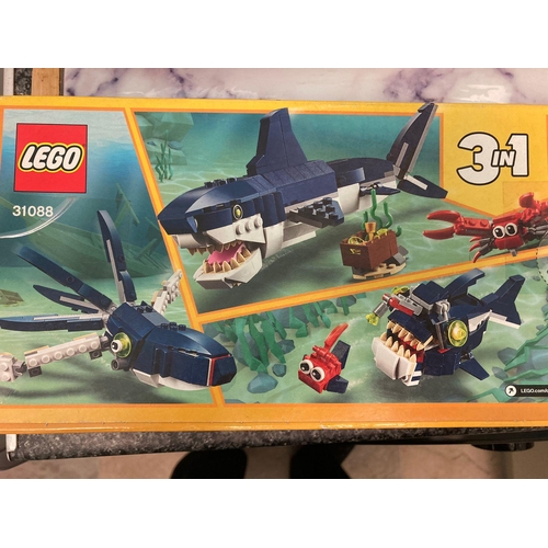 165 - New Lego Creator 31088
please note some boxes may show signs of slight sticker damage