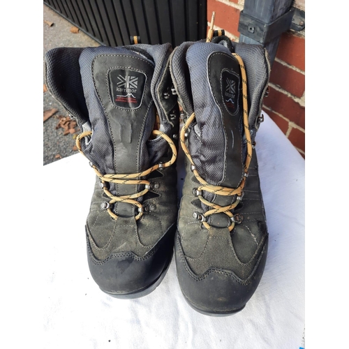 236 - Mens walking boots
size 11