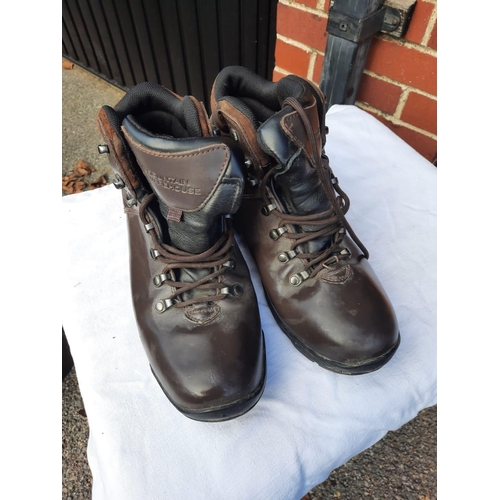 237 - Mens Mountain Warehouse walking boots
NO SIZE