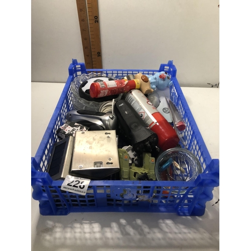 228 - Small tray of items