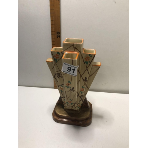 91 - Myott & Son Art Deco pyramid vase