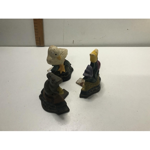 27 - X4 small carved stone figures