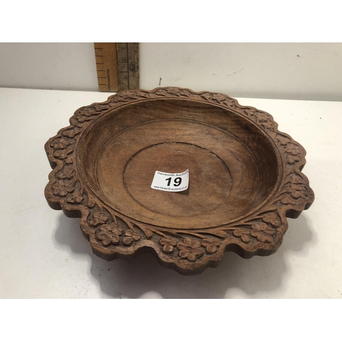 19 - Carved bowl