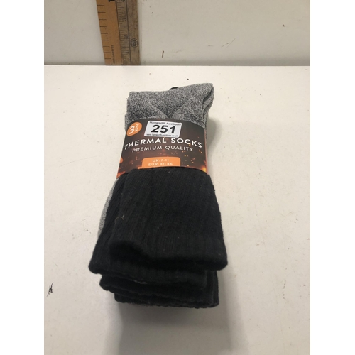 251 - New 3 pack of men's thermal socks