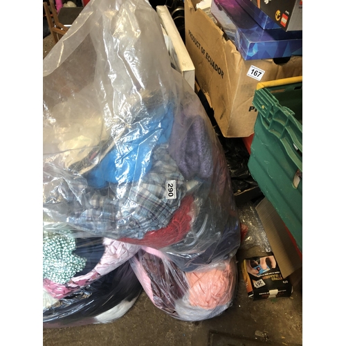 290 - Bag of clothing