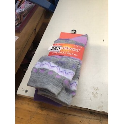 252 - New 3 pack of lady's thermal socks