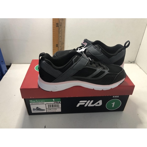 294 - Pair of Fila trainers
Size 1