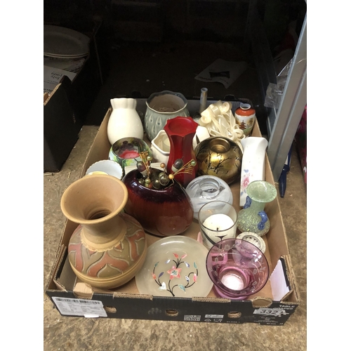 332 - Box of candle items etc
PLEASE NOTE NOT POSTABLE