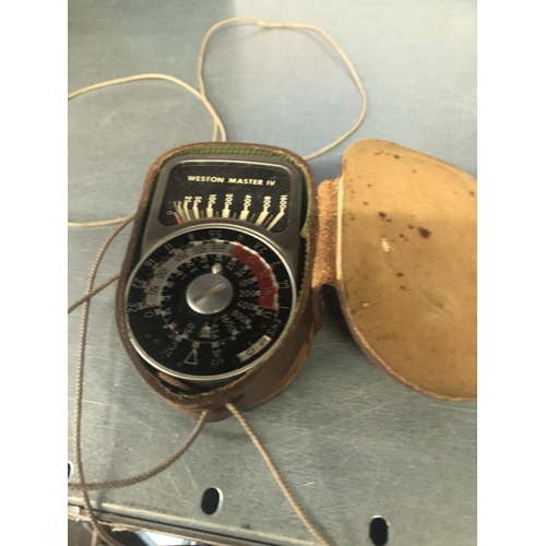 30 - Vintage light meter