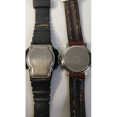 121 - 2 x Vintage casio watch