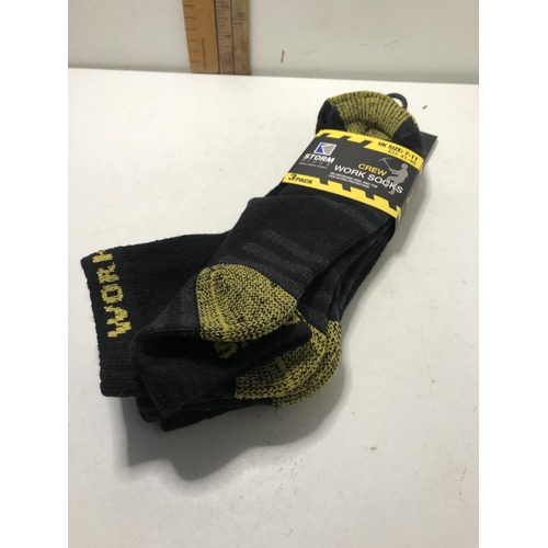 223 - New pack of 3 crew work socks
Size 7-11