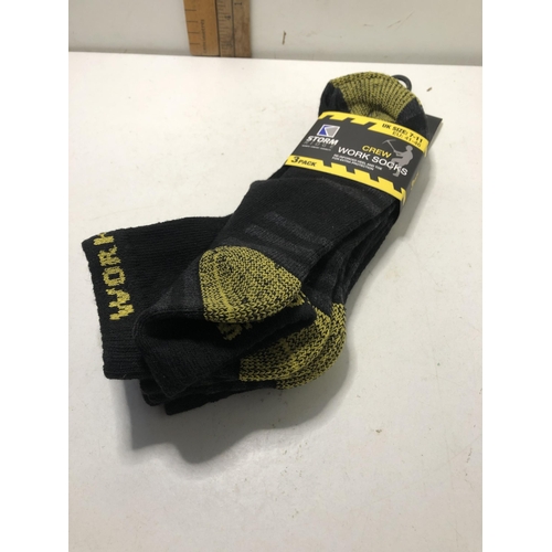 225 - New pack of 3 crew work socks
Size 7-11