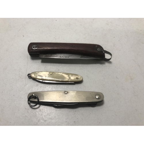 376 - X3 old penknives