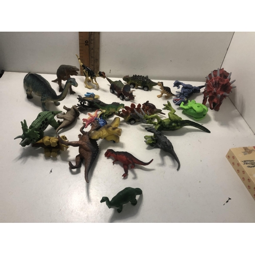 380 - Qty of dinosaur toys