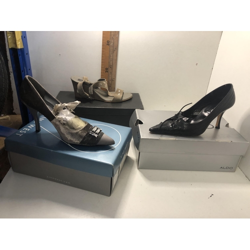 115 - X3 pairs of lady's shoes