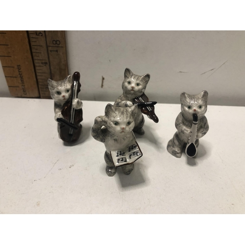 77 - Miniature Beswick cat band