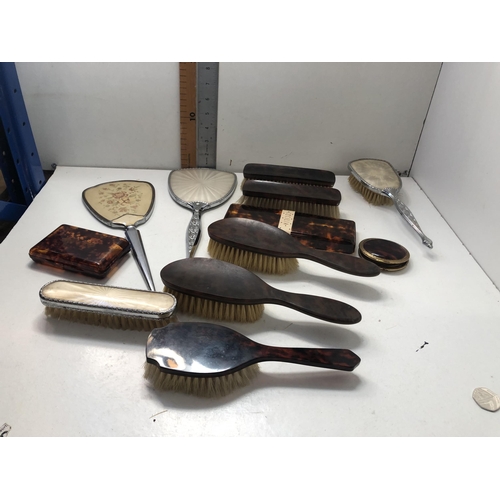 31 - Qty of vintage hair sets