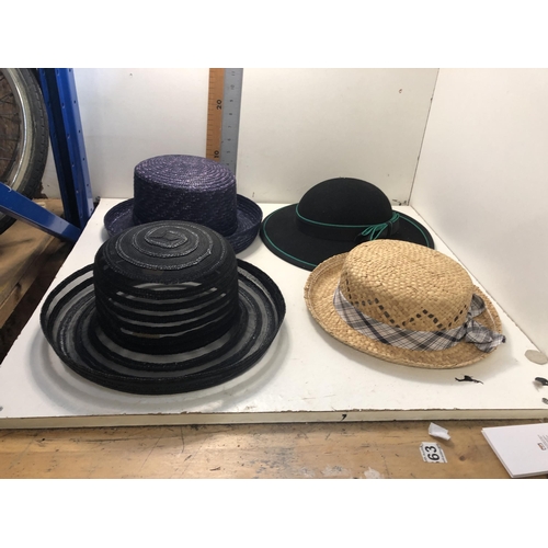 64 - X4 woman's hats