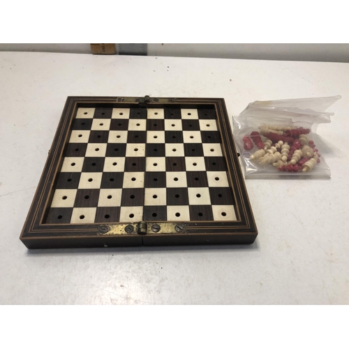 32 - Chess set