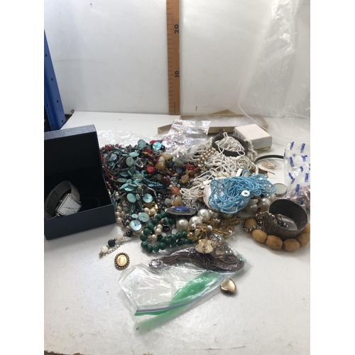 210 - Large bag of costume jewellery