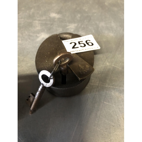 256 - Old padlock