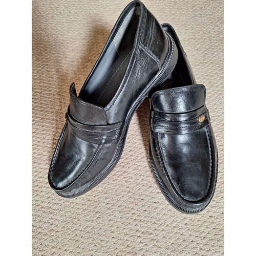 185 - men's shoes 
Size 8
LIKE NEW