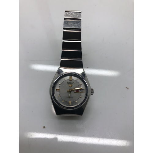 108 - Vintage Seiko watch
WORKING ORDER